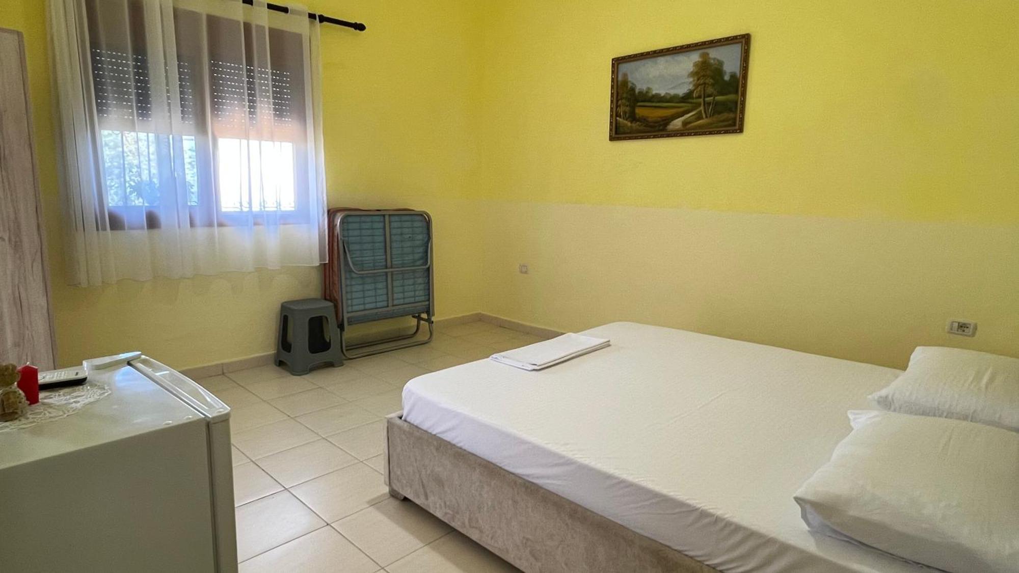 Markev Apartments Vlorë Esterno foto