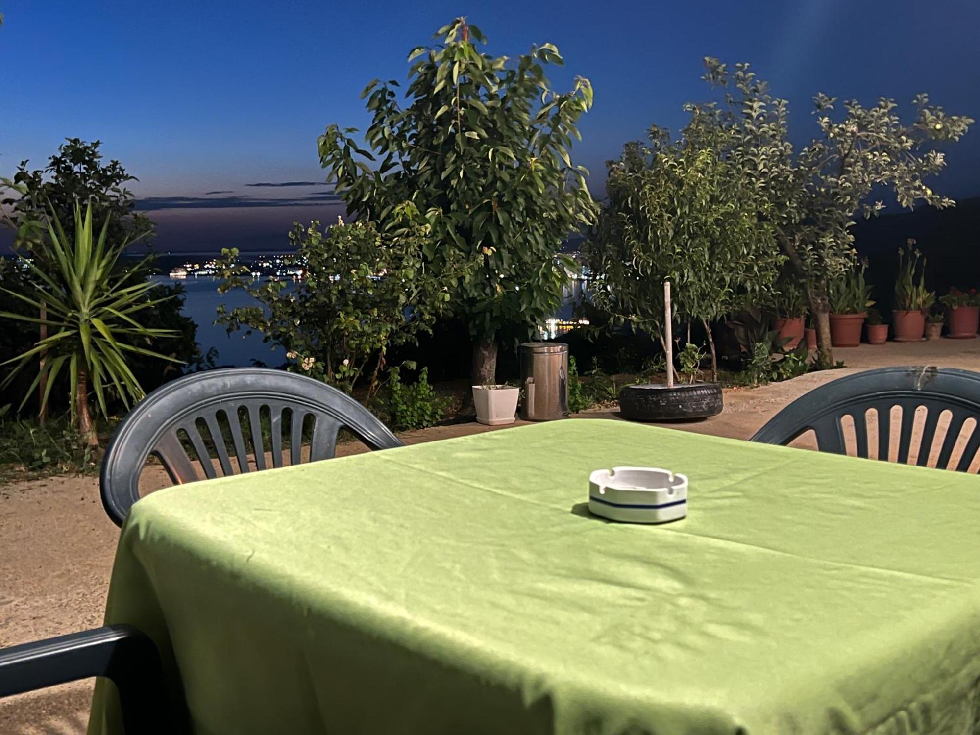 Markev Apartments Vlorë Esterno foto